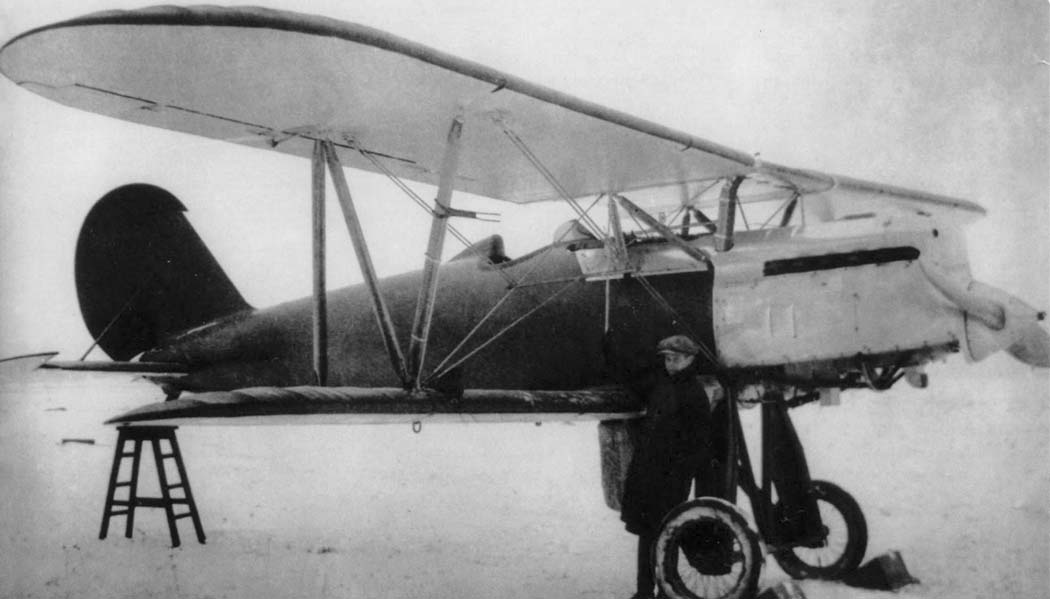 Polikarpov I-3 side view on stands