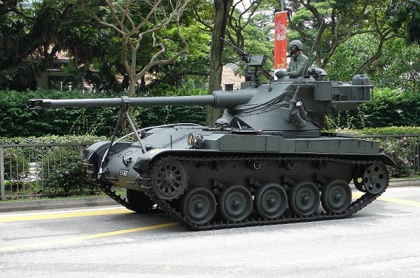 File:AMX-13 (SM-1).jpg for the POLIS manufacturer profile.