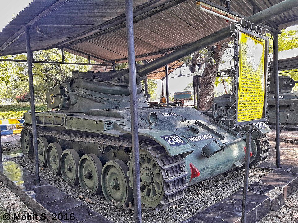 File:AMX-13 Tank. (31424627492).jpg for the POLIS manufacturer profile.