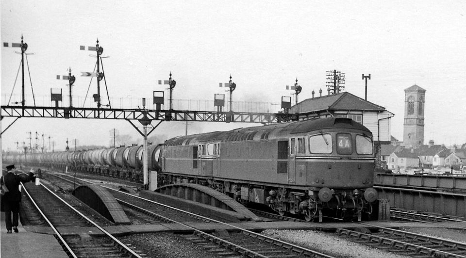 Oxford railway station geograph-2401276-by-Ben-Brooksbank.