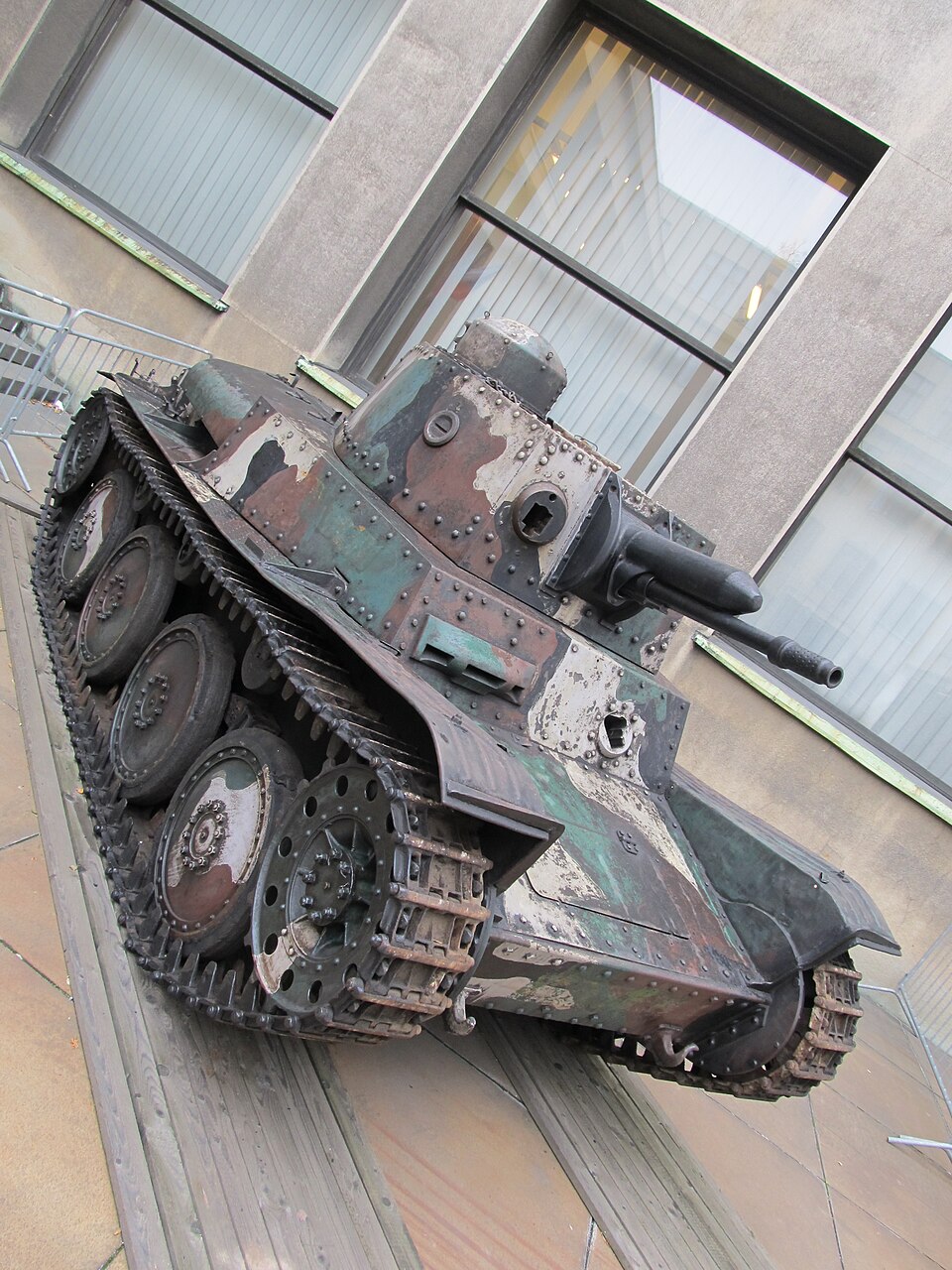 Tank - PRAGA LTP 39 - pic01.