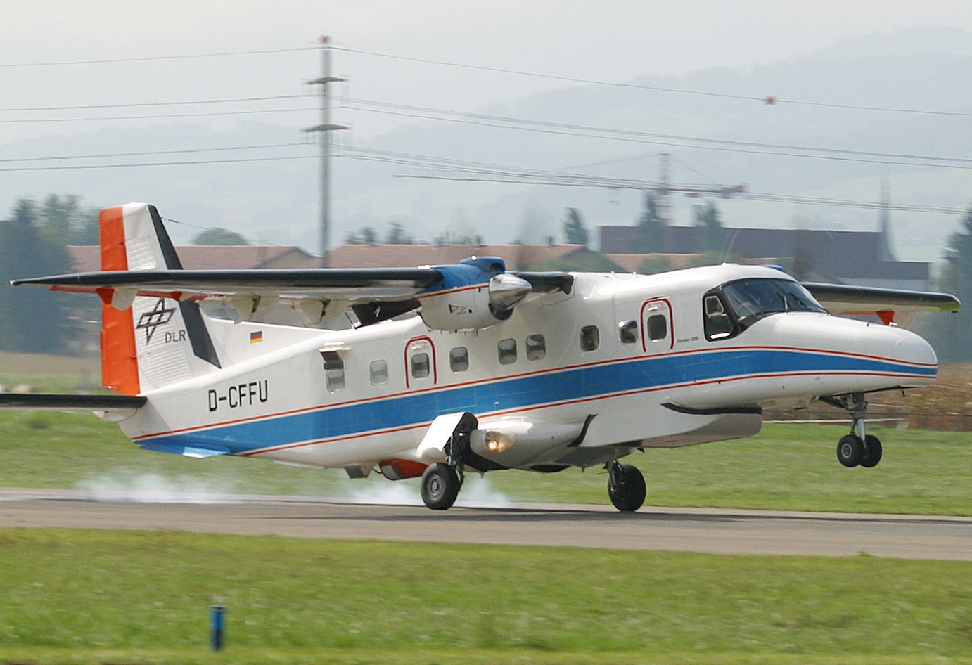 Dornier 228, pictures, technical data, history - Barrie Aircraft Museum.