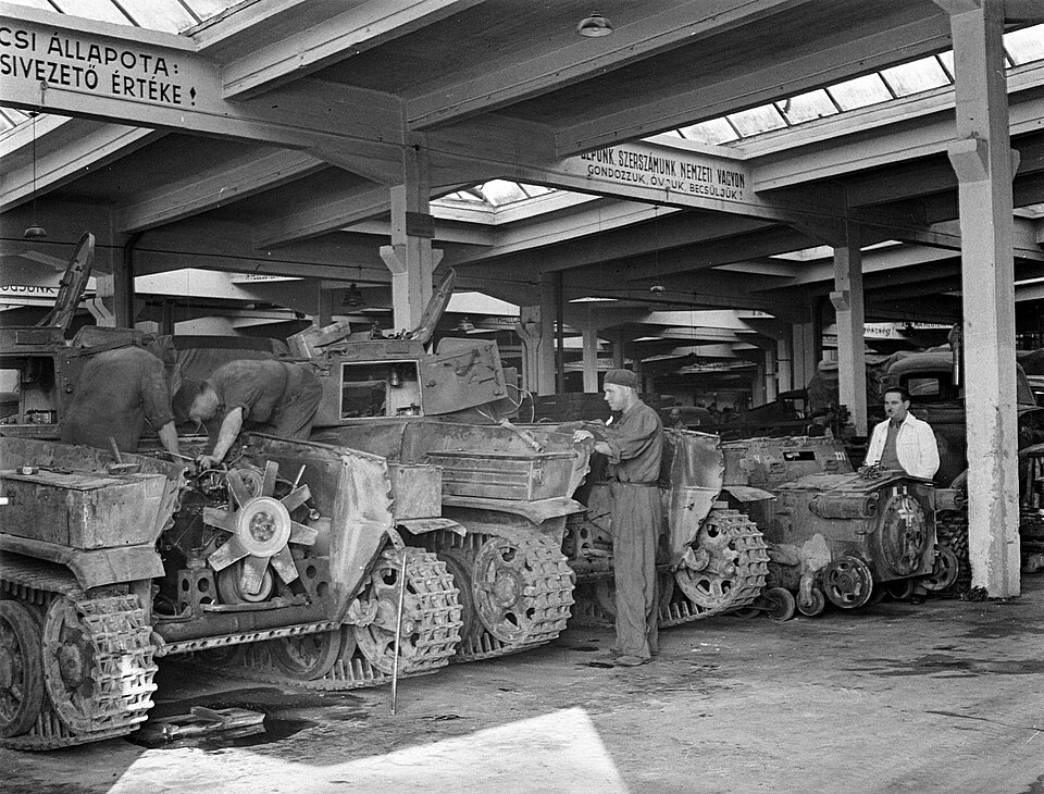 Fiat-brand, tank, Ansaldo-brand, workshop, szervíz, track, label, insignia, Italian brand, military, Hungarian brand Fortepan 72518.