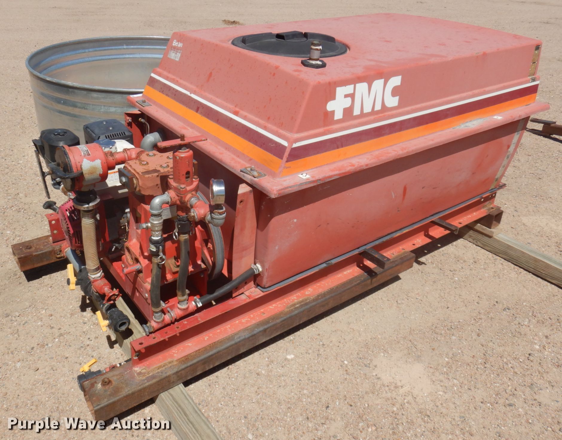 FMC DM20E300FEK sprayer tank in Tribune, KS | Item JZ9877 sold | Purple.