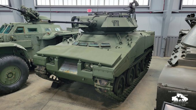 XM-800T tracked FMC Prototype (1972.