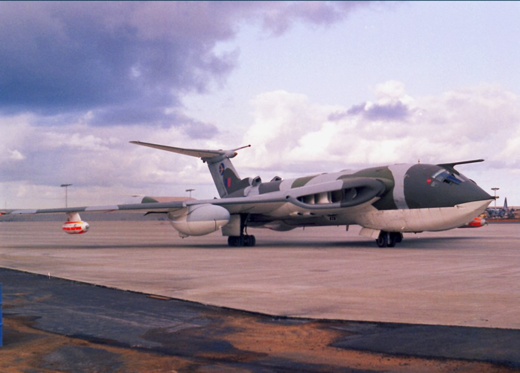 Historic Handley Page Victor Undergoes Camouflage Repaint at Yorkshire.