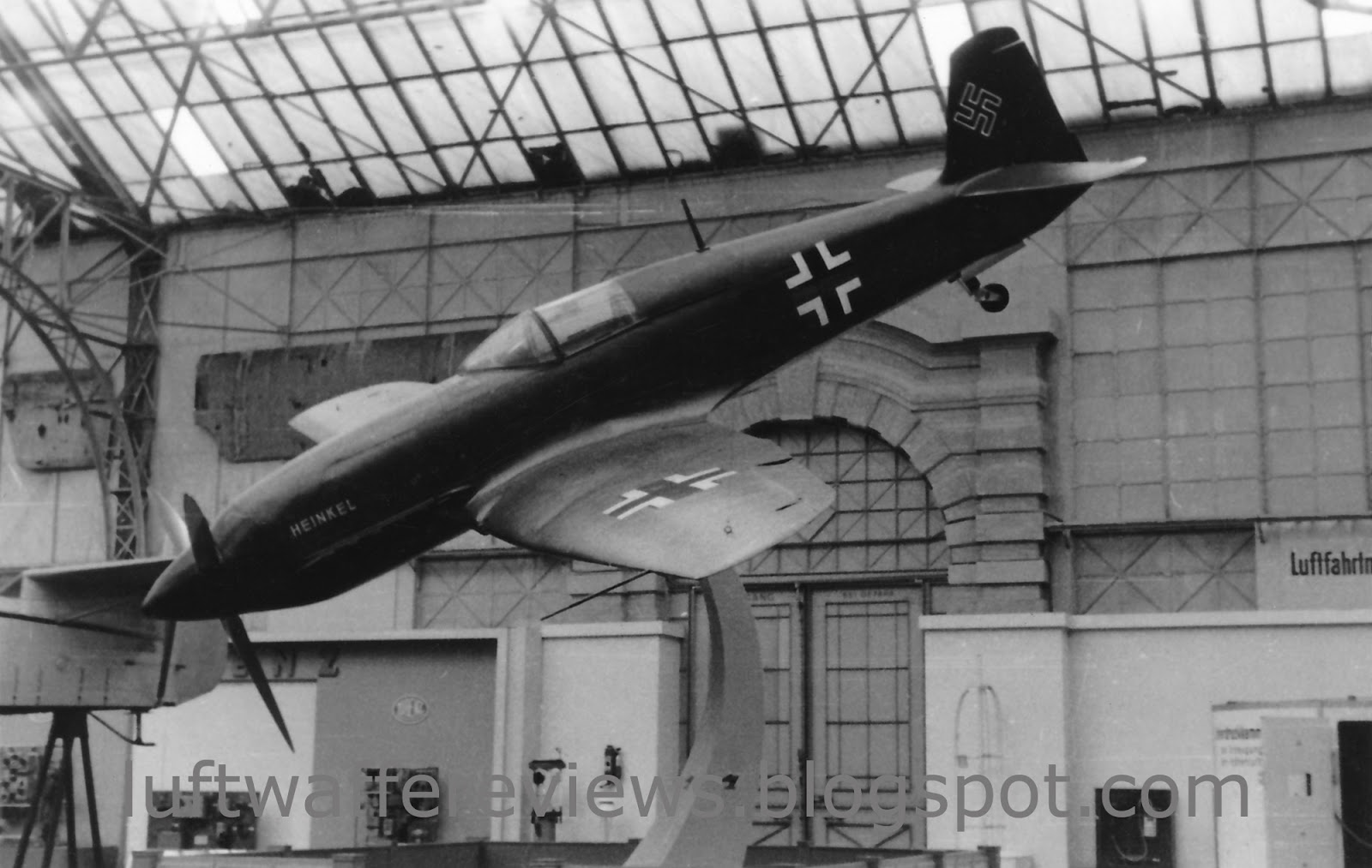 German Aviation, 1919-1945: Notes and Reviews: Military Aircraft In.