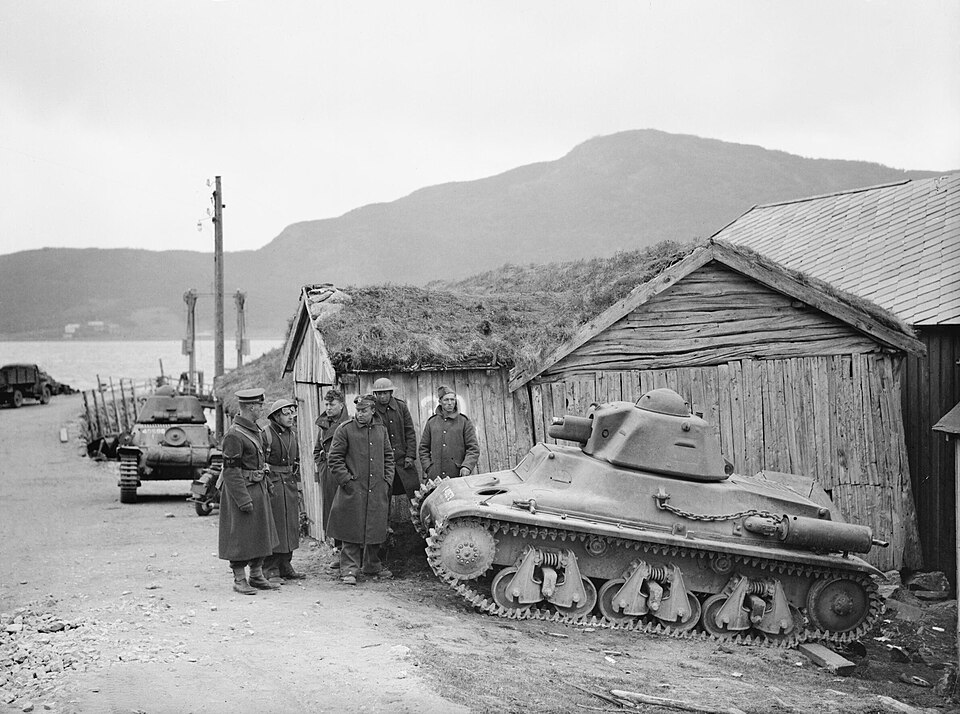 British troops with French Hotchkiss H39 tanks in Steinland, Norway, 1940. N229.