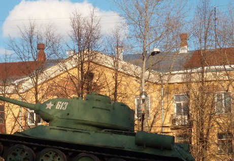 File:Monument to the heroic work "Kirovchane-frontu" (T-34).JPG detail for the Kirov manufacturer gallery.