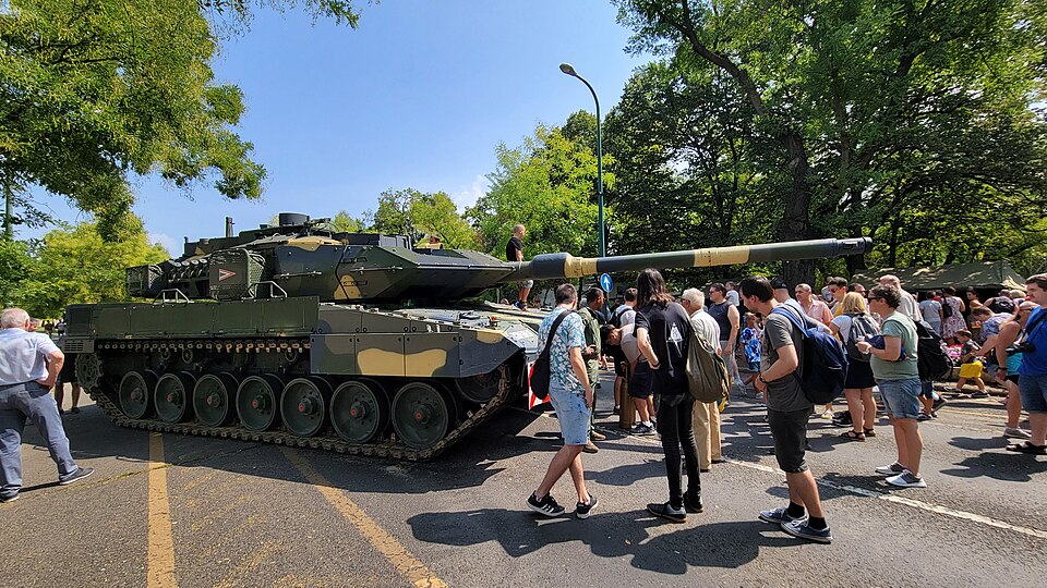 File:Hungary Leopard 2A7HU tank.jpg for the POLIS manufacturer profile.