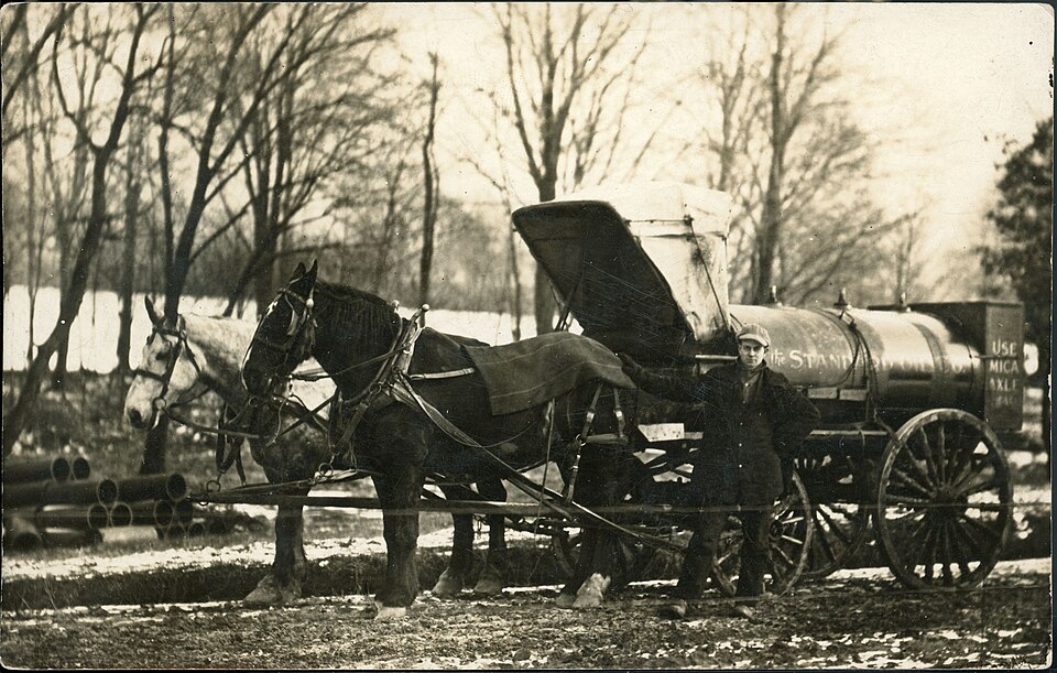 Standard Oil Company horse-drawn tank wagon - DPLA - 85bace38bf28e762fafc39d3e1b0a7de (page 1.