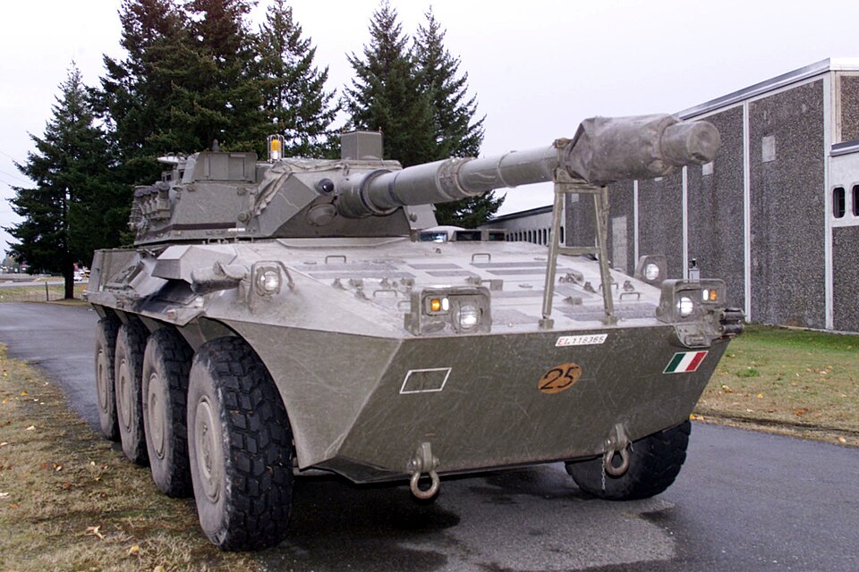 A B1 Centauro wheeled tank destroyer in Fort Lewis (DA-SD-03-07591.
