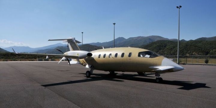 Piaggio Aerospace: first airplane produced at the new plant in.