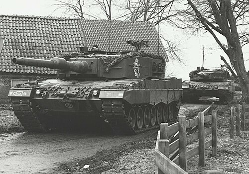 Rheinmetall MAN Military Vehicles GmbH (RMMV) with trailer with boat, Belgian army, Gunfire Artilleriemuseum Brasschaat foto10.