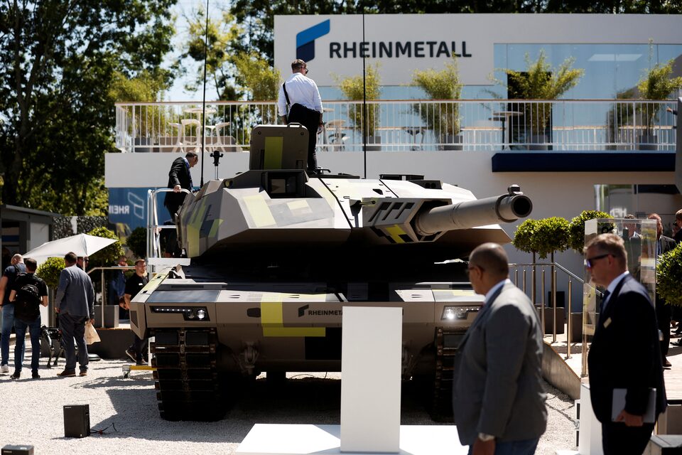 Rheinmetall in talks on building tank factory in Ukraine - report | Reuters.