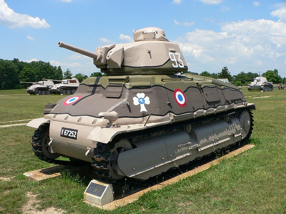 File:Char 1935 S Somua 1.jpg for the POLIS manufacturer profile.