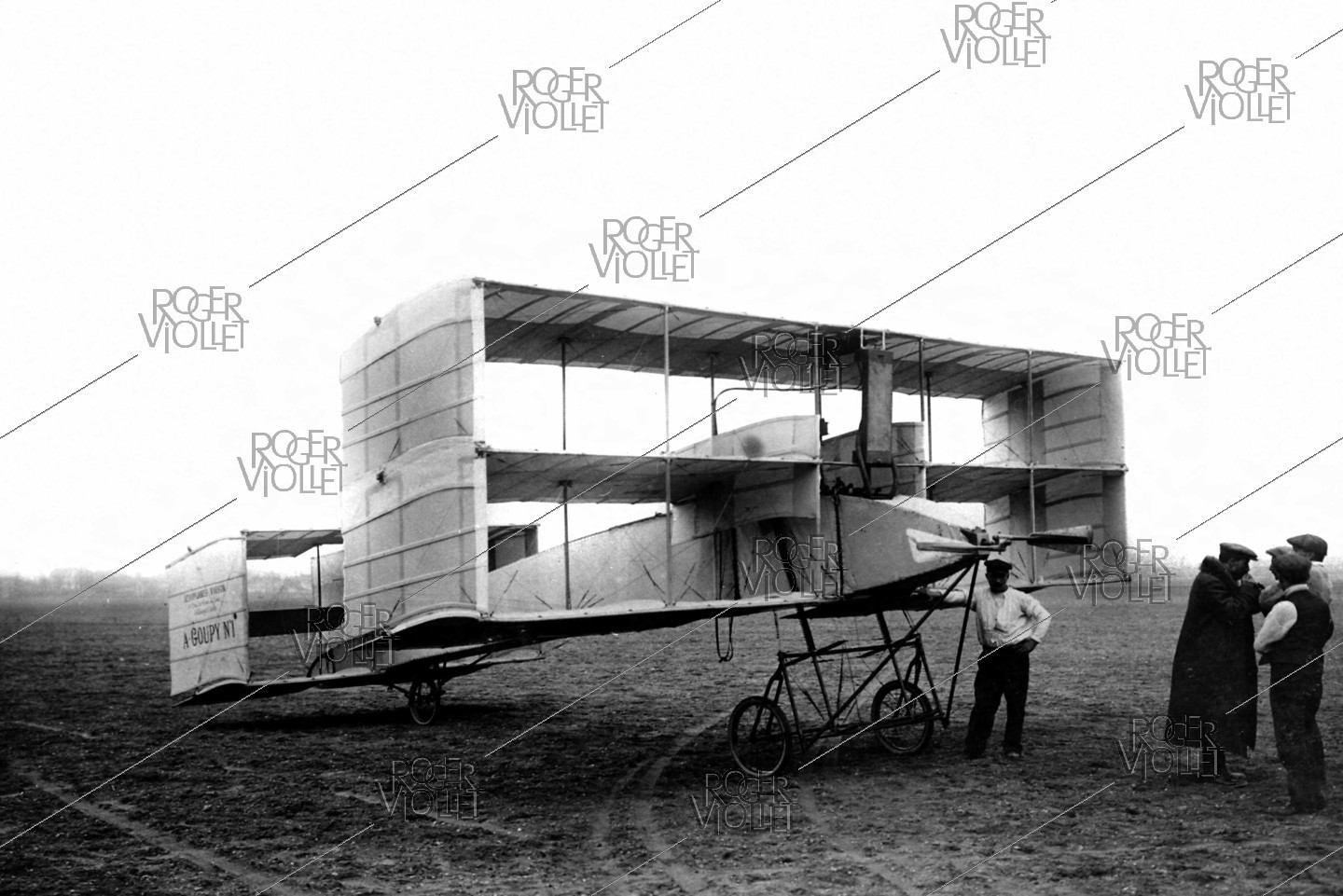 Goupy n°1 airplane built by the Voisin brothers, 1908.