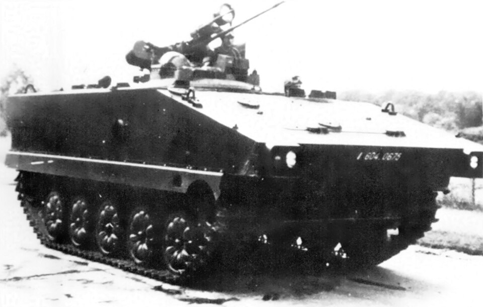AMX-10P military land vehicle image 1