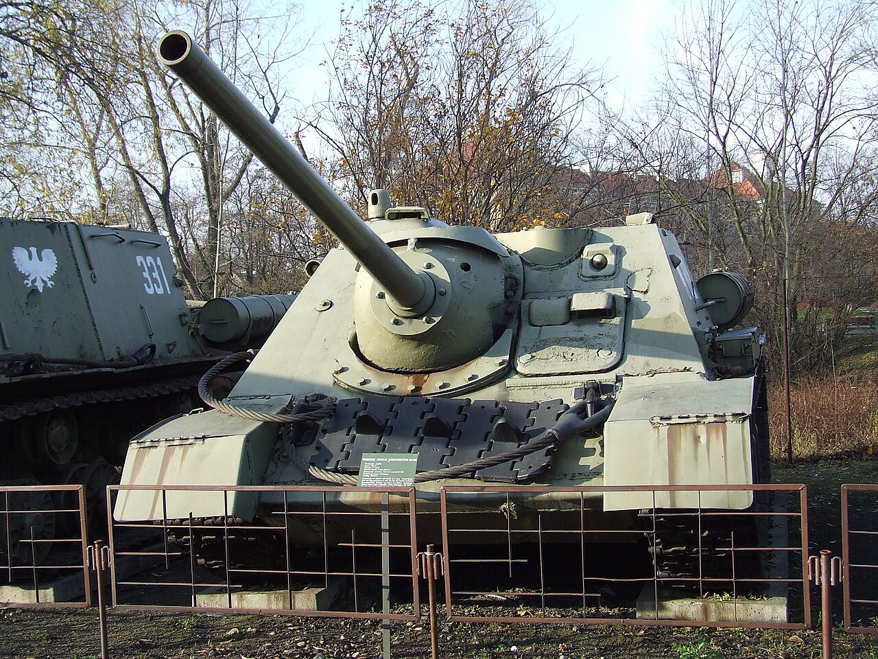 SU-85 military land vehicle image 1