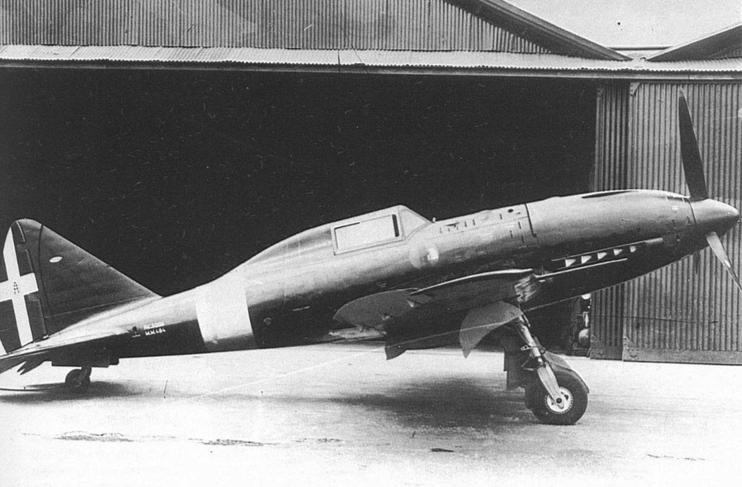 Reggiane Re.2005 Sagittario outside a hangar