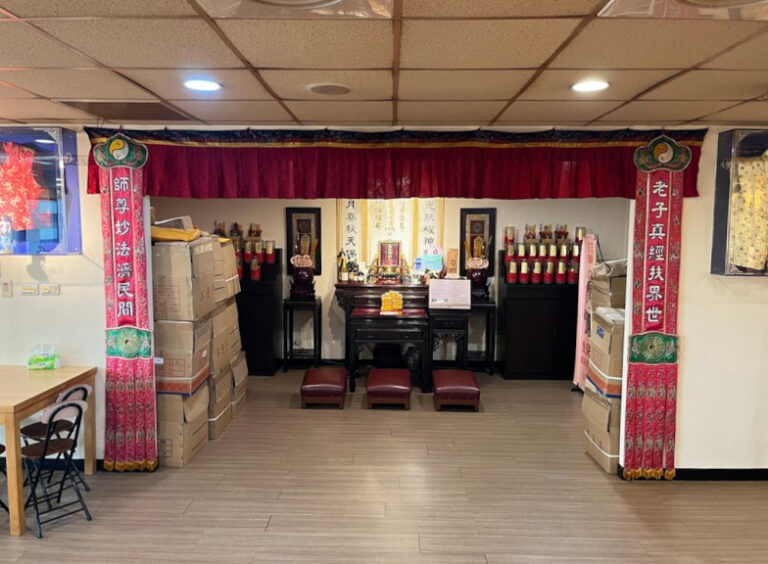Rabbit shrine associated with Tu Er Shen