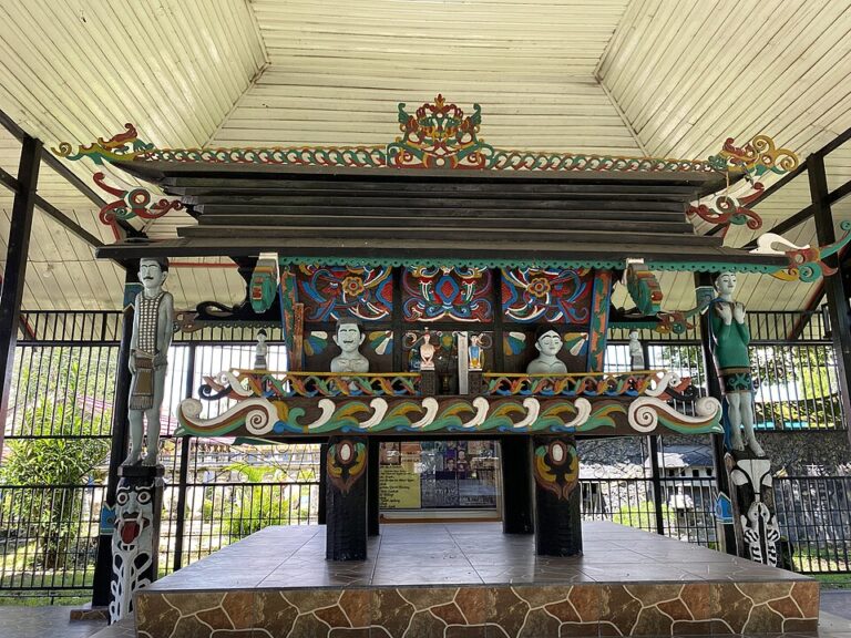 Dayak sandung ancestor structure