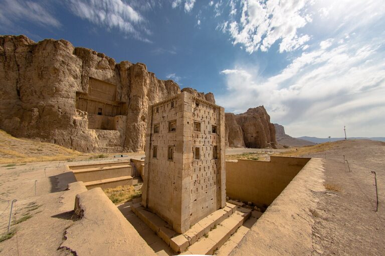 Ka'ba-ye Zartosht monument