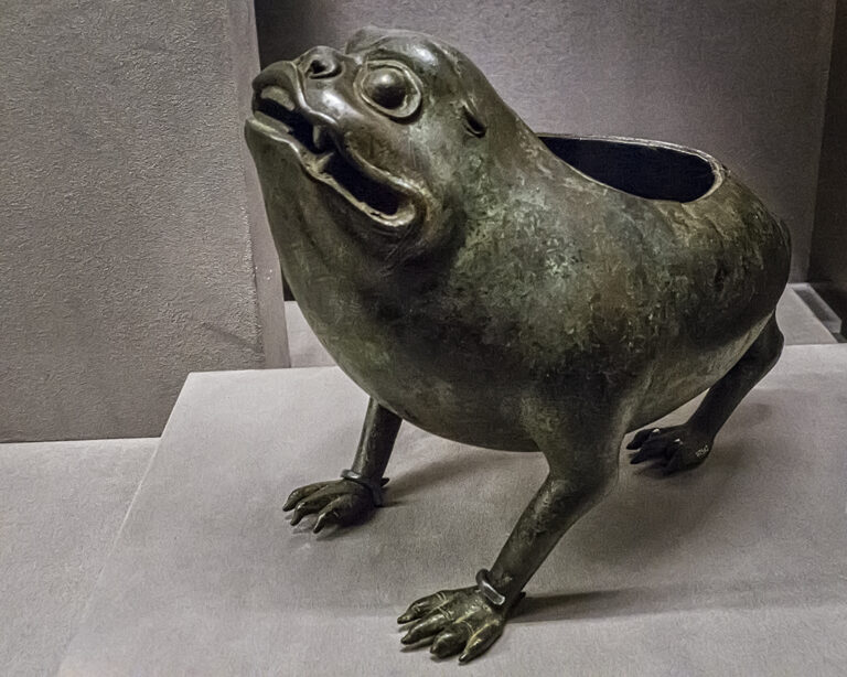 Bronze Taoist censer with a three-legged toad motif