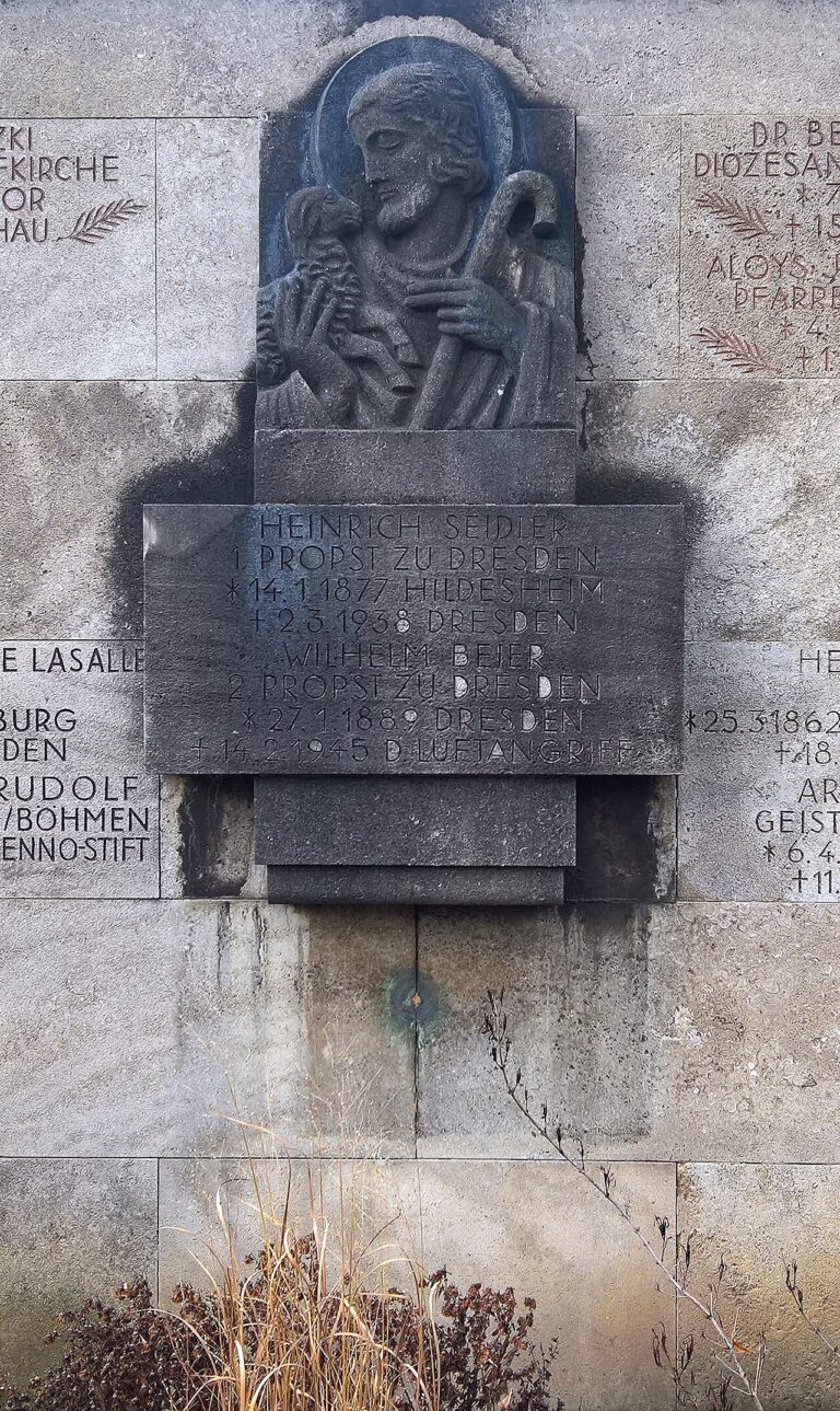 Crypt of the Catholic priests Alois Andritzki Wilhelm Beier Heinrich Seidler Aloys