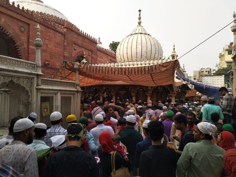 Pilgrims at Hazrat Nizamuddin Dargah, Delhi