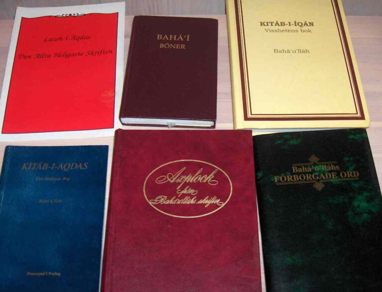 Bahá'í holy books