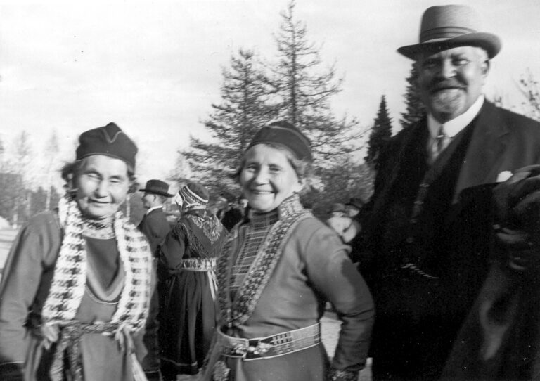 Sami Maria Persson (left) and yoik collector Karl Tirén (right)