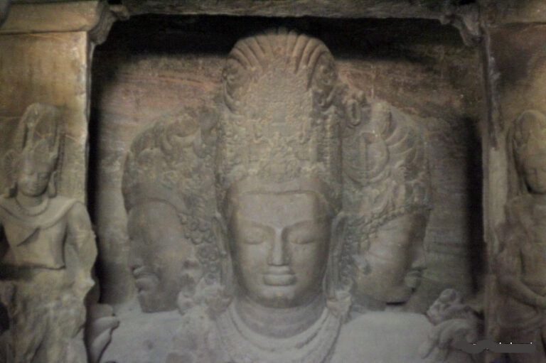Trimurti image centered on Shiva