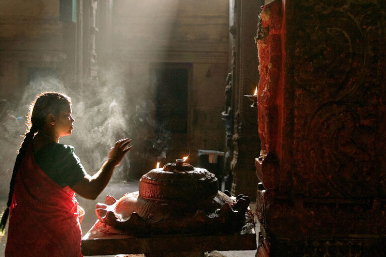 Madurai Meenakshi temple prayer