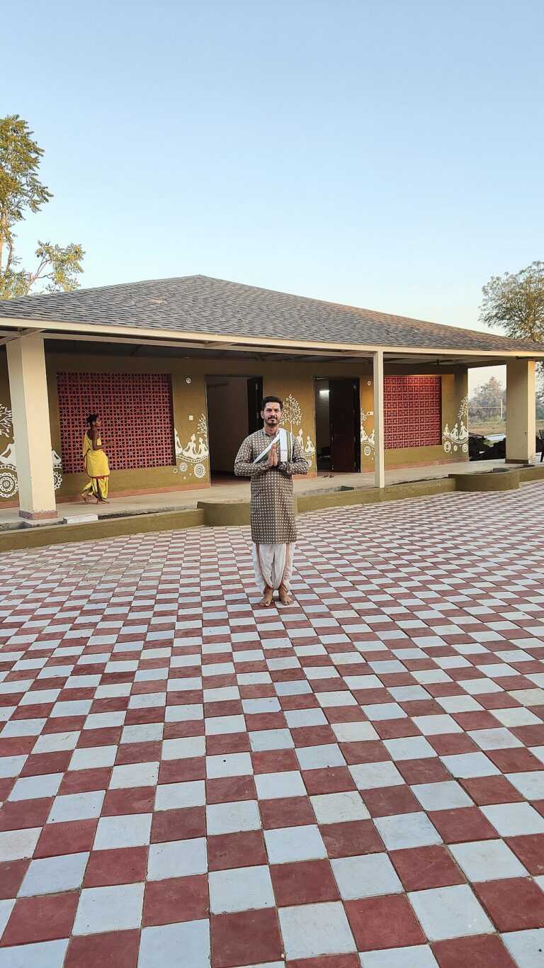HINDU PRIEST