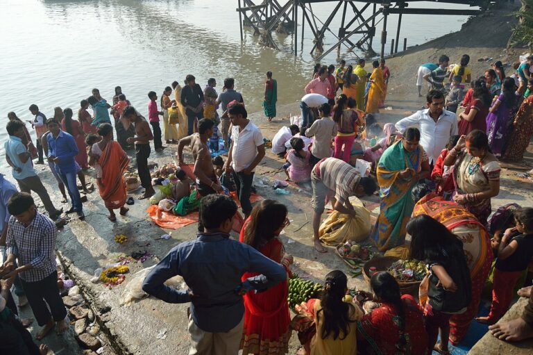 Assembled Devotees Chhath Puja Ceremony Ramkrishnapur Ghat Howrah