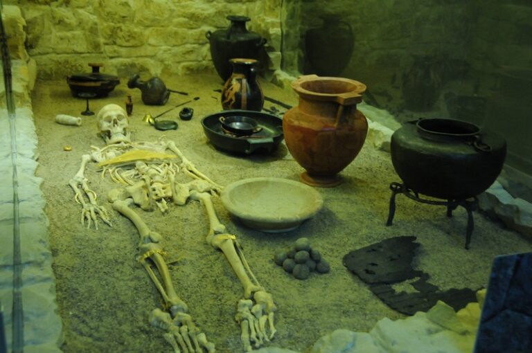 Izgrev thracian tomb 11 archmus v tarnovo ab