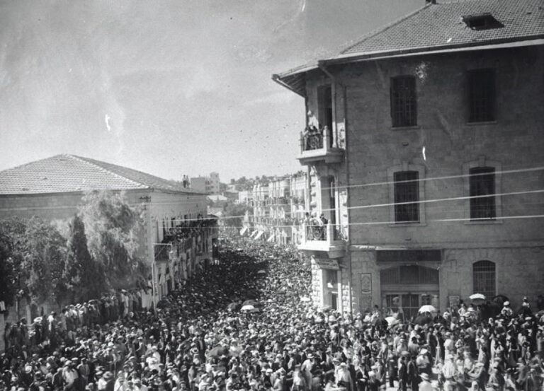 Funeral of chief rabbi A. I. Kook, Jerusalem