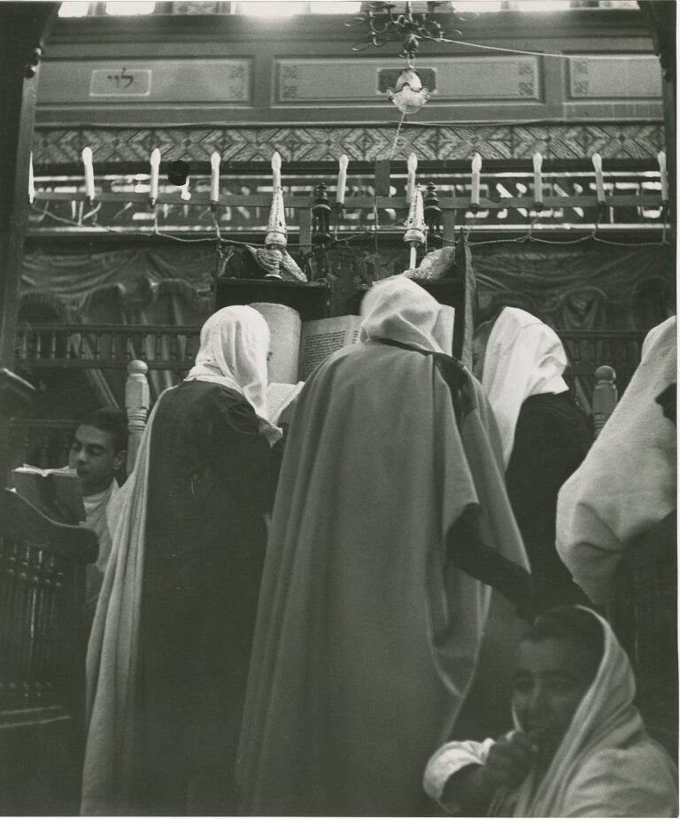 Torah reading inside the synagogue of Djerba