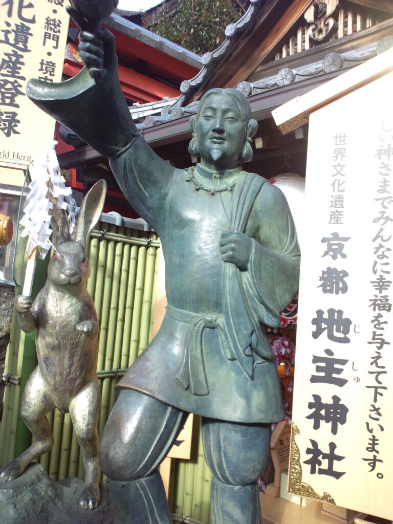 Jishu-jinja Shintô Shrine - Bronze statues of Ôkuninushi and white rabbit
