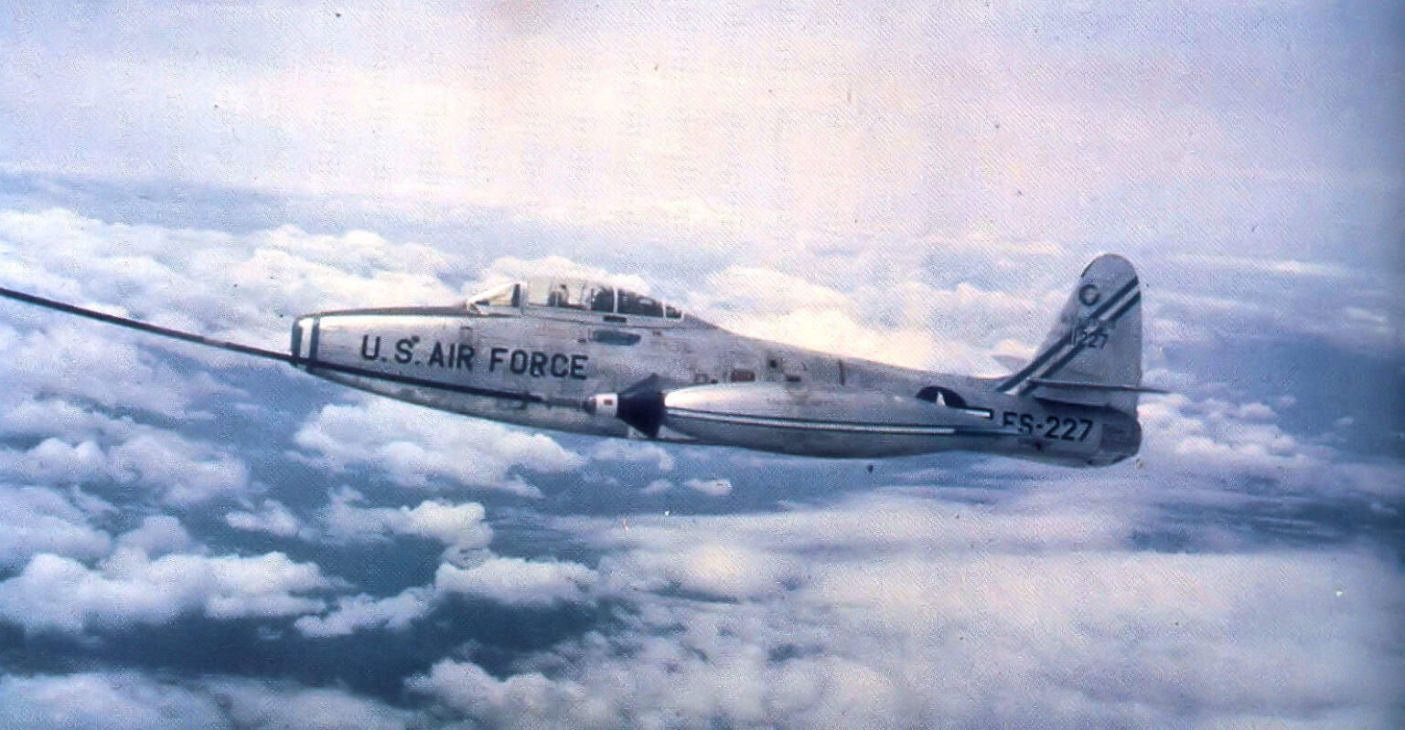 Republic F-84 Thunderjet - F-84G Thunderjet 51-277 probe refueling from a KB-29. Republic F-84 Thunderjet ? History, Technical Data & Photos ? AeroCorner