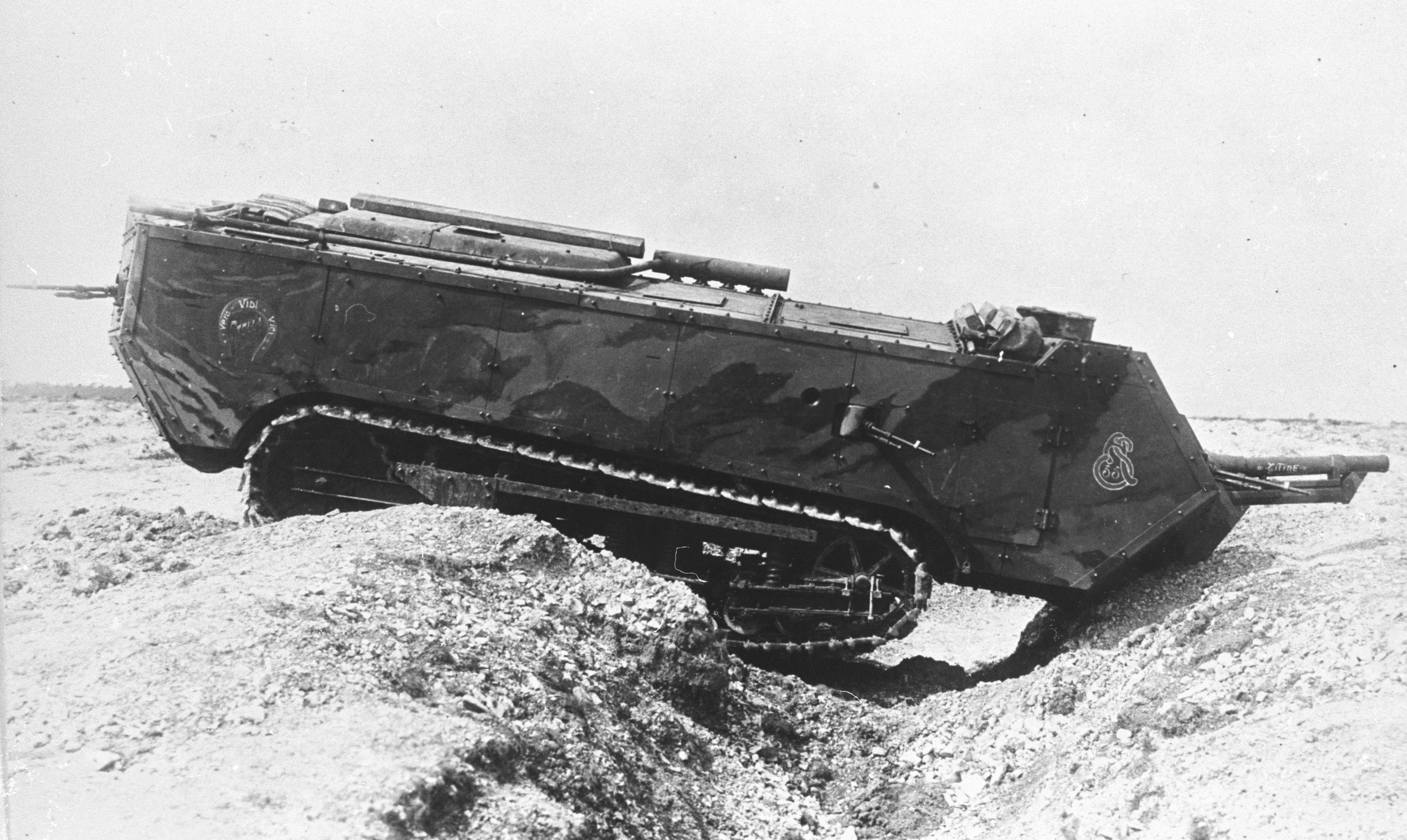 Saint-Chamond military land vehicle image 1
