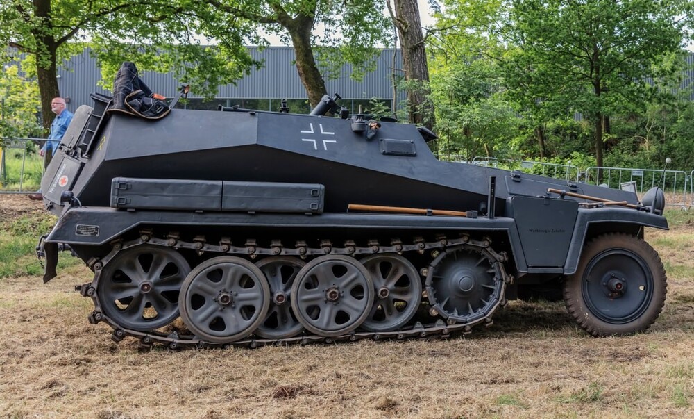 Sd.Kfz. 250 military land vehicle image 1