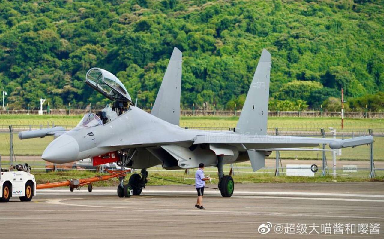 Shenyang J-16 - Electronic warfare aircraft Shenyang J-16D appeared in public