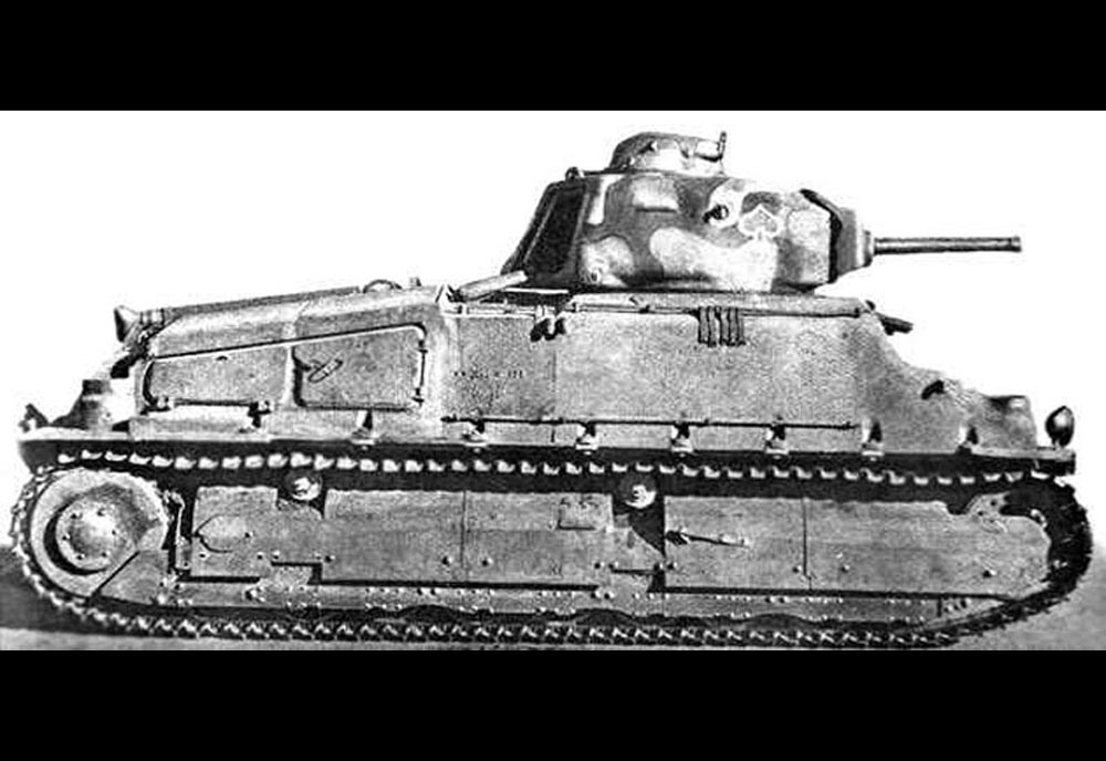 Somua S35 military land vehicle image 1