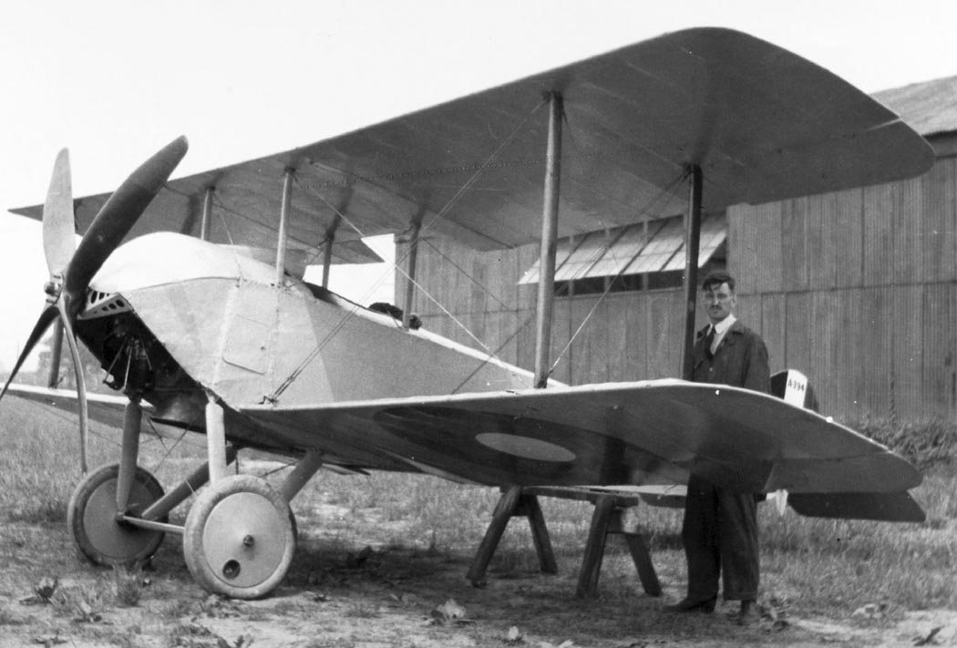 Sopwith Tabloid with ground crew