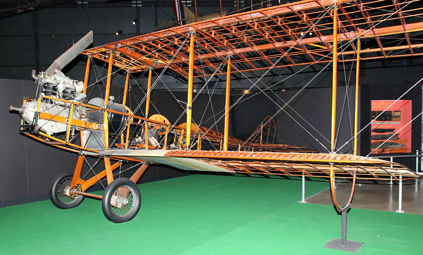 Standard J-1 - Standard J-1: Trainingsflugzeug der USA von 1916 der Standard Aircraft
