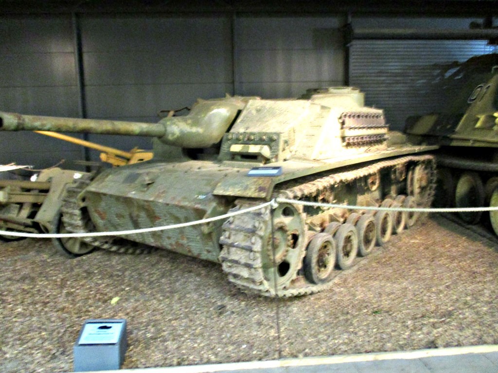 Sturmgeschütz III (StuG III) military land vehicle image 1