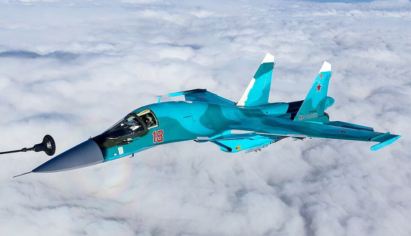 Sukhoi Su-34 - Refuelling a Sukhoi Su-34 (cropped)