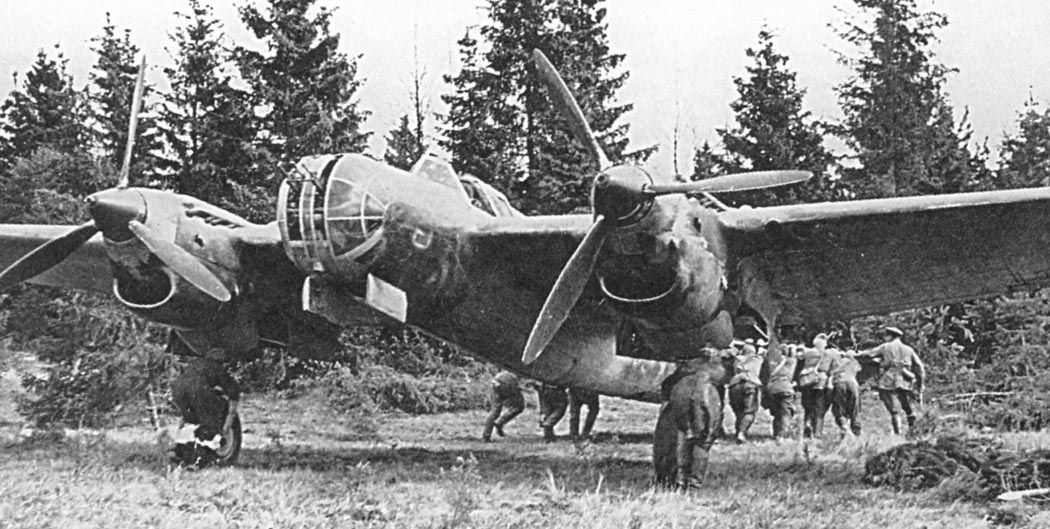 Tupolev SB with ground crew